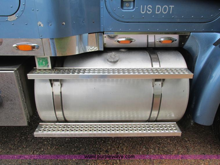 image for item L3849 2007 International 9200i toter truck