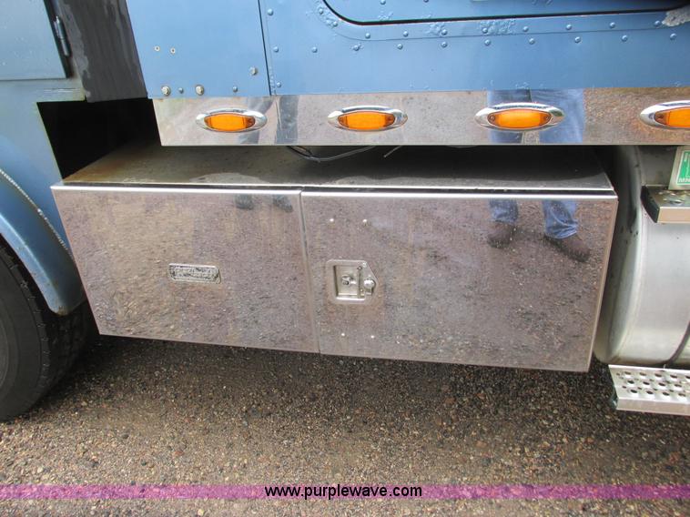 image for item L3849 2007 International 9200i toter truck