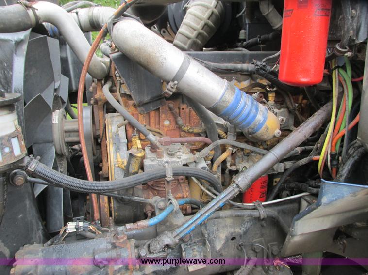 image for item L3849 2007 International 9200i toter truck