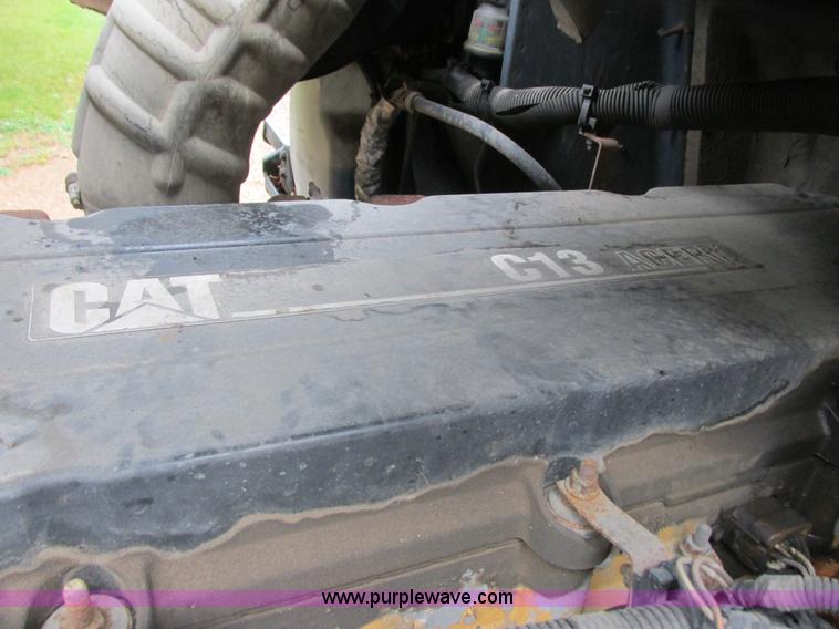 image for item L3849 2007 International 9200i toter truck