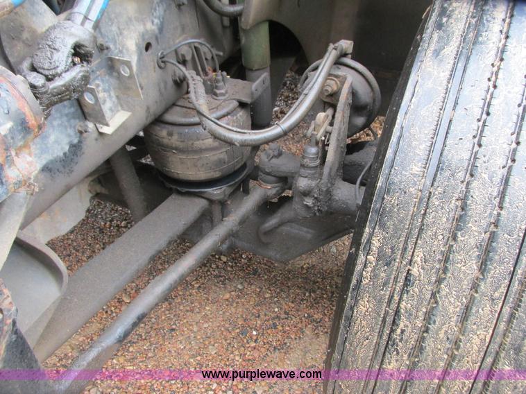 image for item L3849 2007 International 9200i toter truck