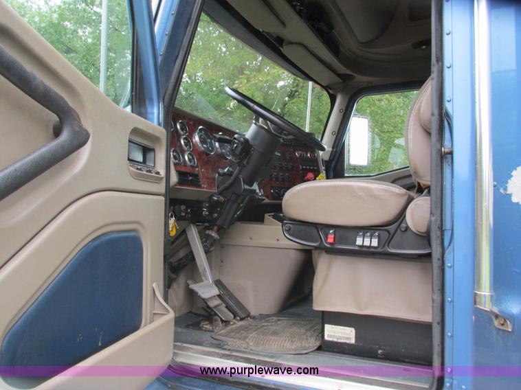 image for item L3849 2007 International 9200i toter truck