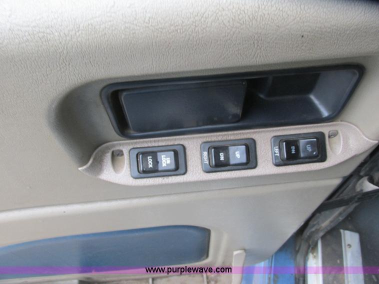 image for item L3849 2007 International 9200i toter truck