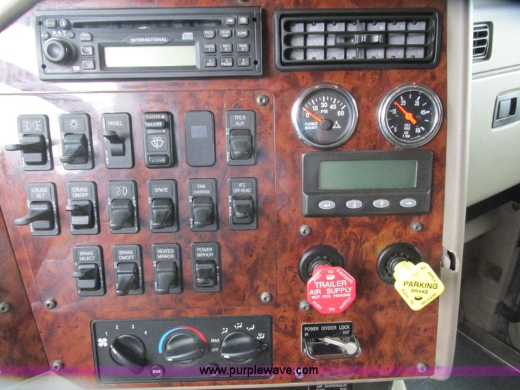 image for item L3849 2007 International 9200i toter truck