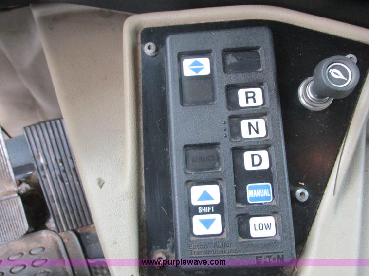 image for item L3849 2007 International 9200i toter truck