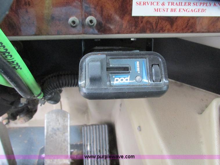 image for item L3849 2007 International 9200i toter truck