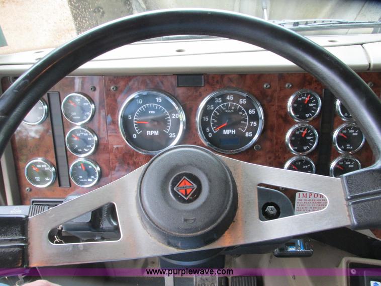 image for item L3849 2007 International 9200i toter truck