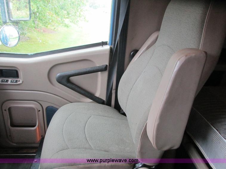 image for item L3849 2007 International 9200i toter truck