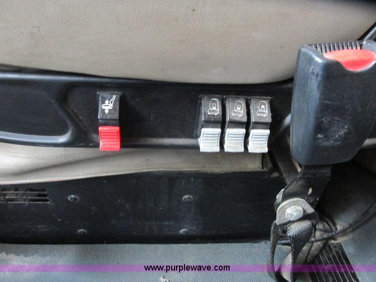 image for item L3849 2007 International 9200i toter truck