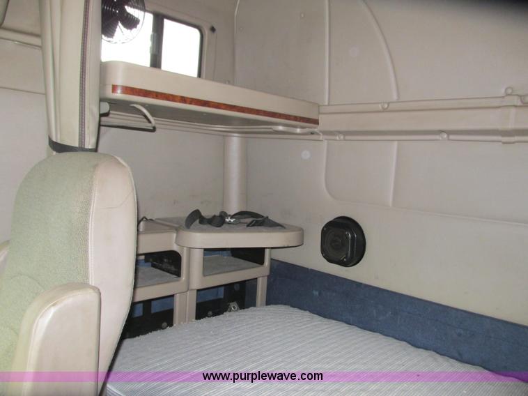 image for item L3849 2007 International 9200i toter truck