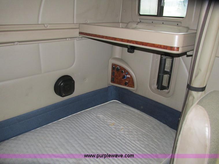 image for item L3849 2007 International 9200i toter truck