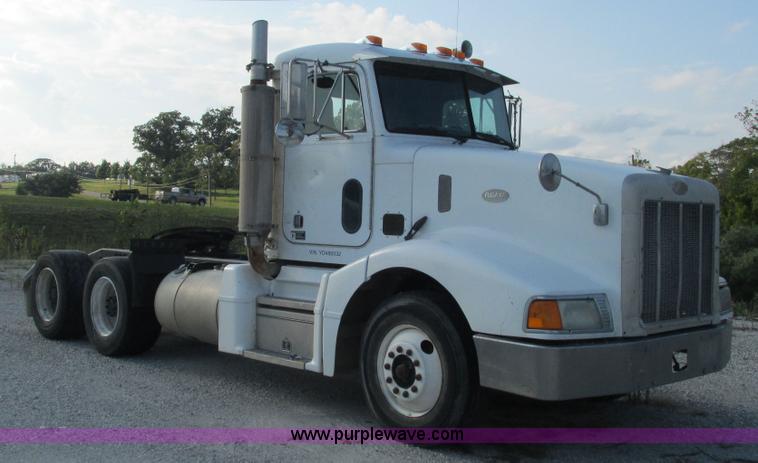 image for item L5264 2000 Peterbilt 377 semi truck