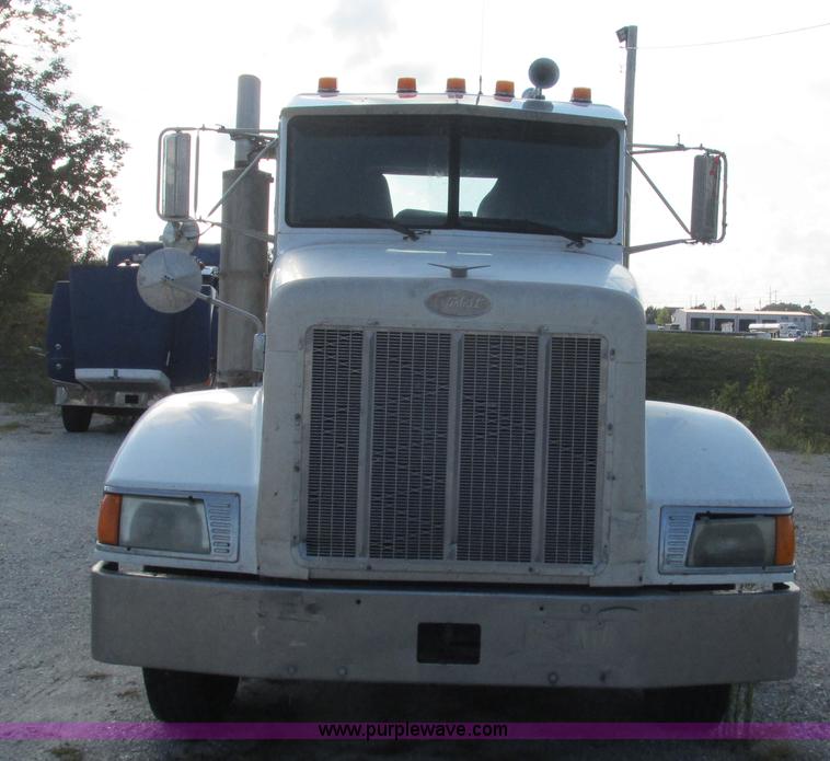 image for item L5264 2000 Peterbilt 377 semi truck