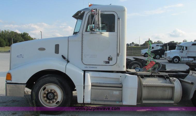 image for item L5264 2000 Peterbilt 377 semi truck