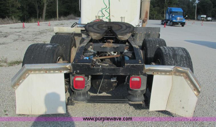 image for item L5264 2000 Peterbilt 377 semi truck