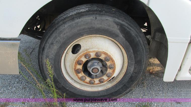 image for item L5264 2000 Peterbilt 377 semi truck