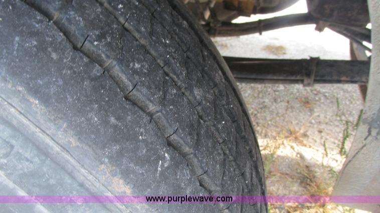 image for item L5264 2000 Peterbilt 377 semi truck