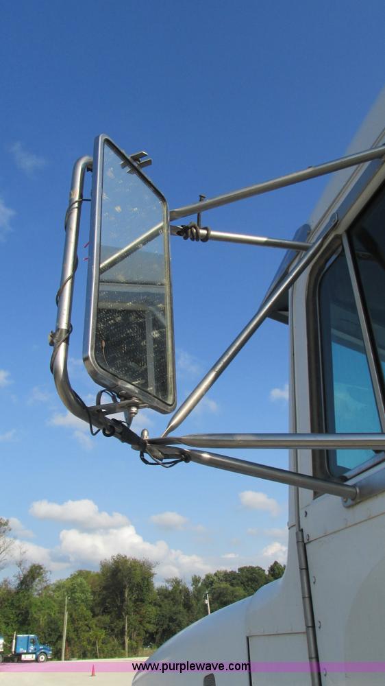 image for item L5264 2000 Peterbilt 377 semi truck