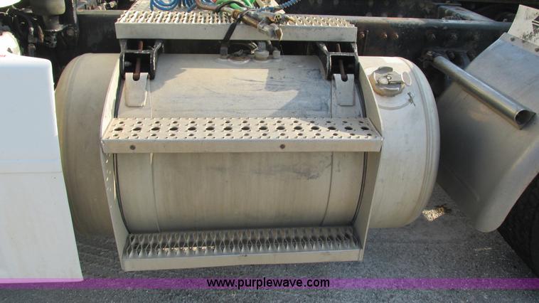 image for item L5264 2000 Peterbilt 377 semi truck