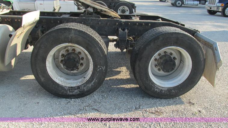 image for item L5264 2000 Peterbilt 377 semi truck