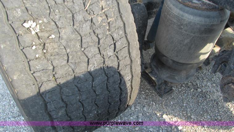 image for item L5264 2000 Peterbilt 377 semi truck