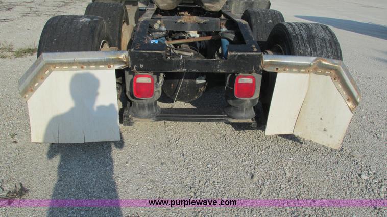 image for item L5264 2000 Peterbilt 377 semi truck