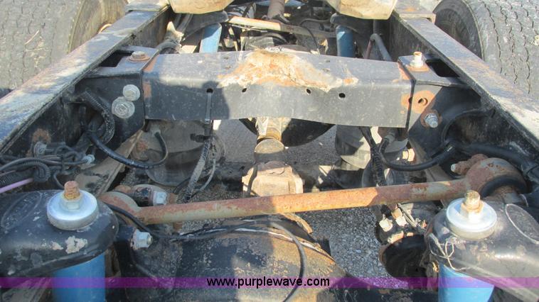 image for item L5264 2000 Peterbilt 377 semi truck