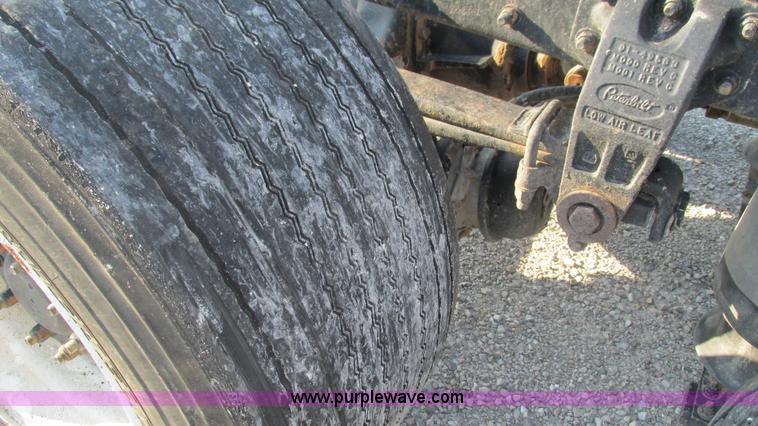 image for item L5264 2000 Peterbilt 377 semi truck