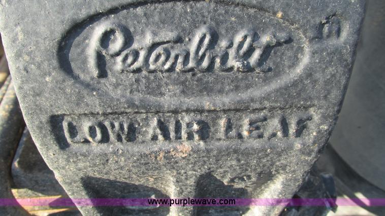 image for item L5264 2000 Peterbilt 377 semi truck