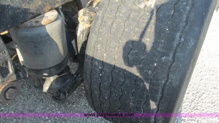 image for item L5264 2000 Peterbilt 377 semi truck