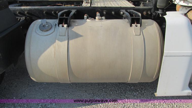 image for item L5264 2000 Peterbilt 377 semi truck