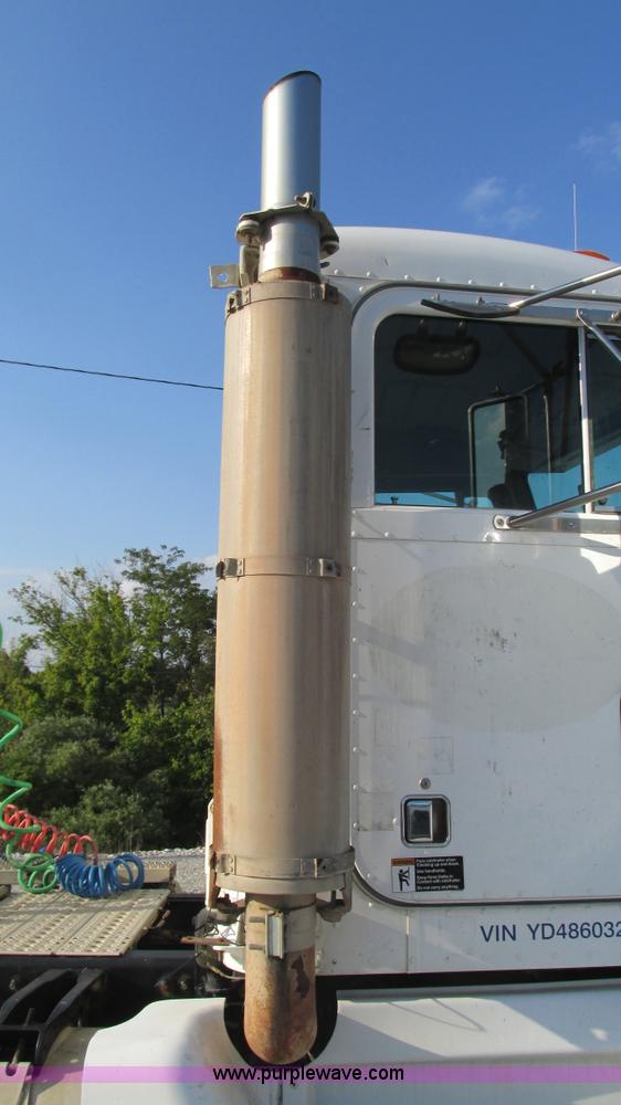 image for item L5264 2000 Peterbilt 377 semi truck