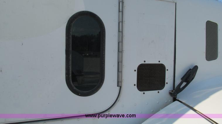 image for item L5264 2000 Peterbilt 377 semi truck