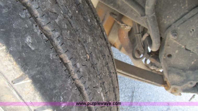 image for item L5264 2000 Peterbilt 377 semi truck