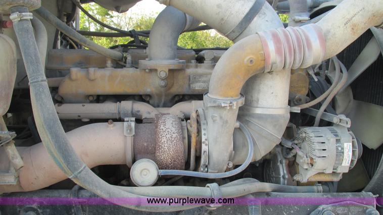 image for item L5264 2000 Peterbilt 377 semi truck