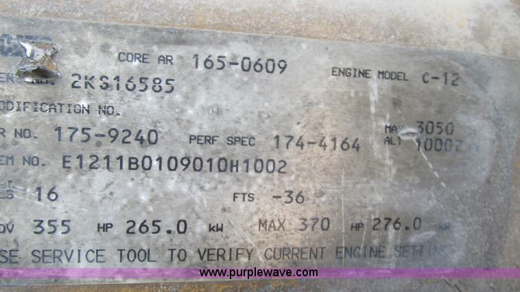 image for item L5264 2000 Peterbilt 377 semi truck