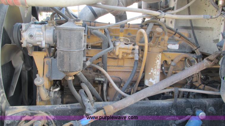 image for item L5264 2000 Peterbilt 377 semi truck