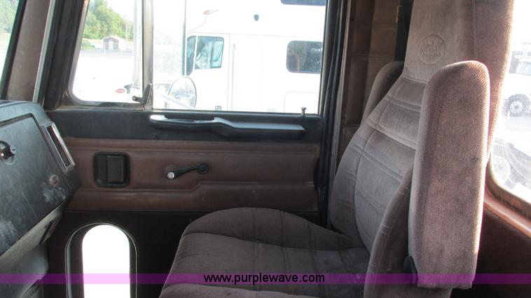 image for item L5264 2000 Peterbilt 377 semi truck