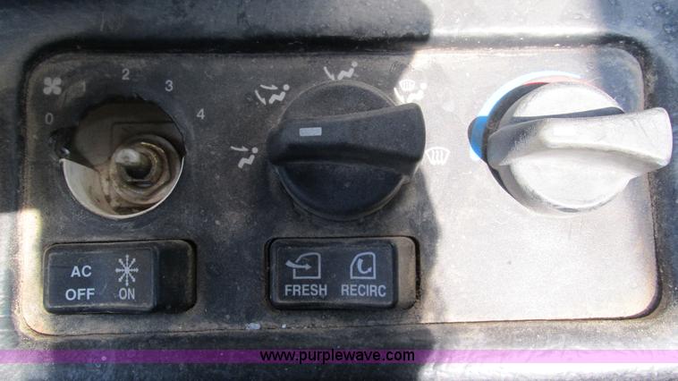 image for item L5264 2000 Peterbilt 377 semi truck