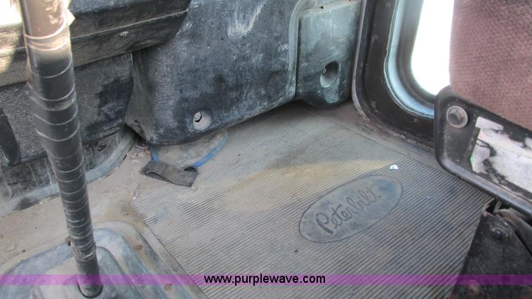 image for item L5264 2000 Peterbilt 377 semi truck