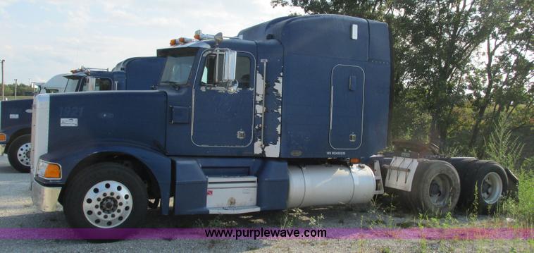 image for item L5265 1998 Peterbilt 377 semi truck
