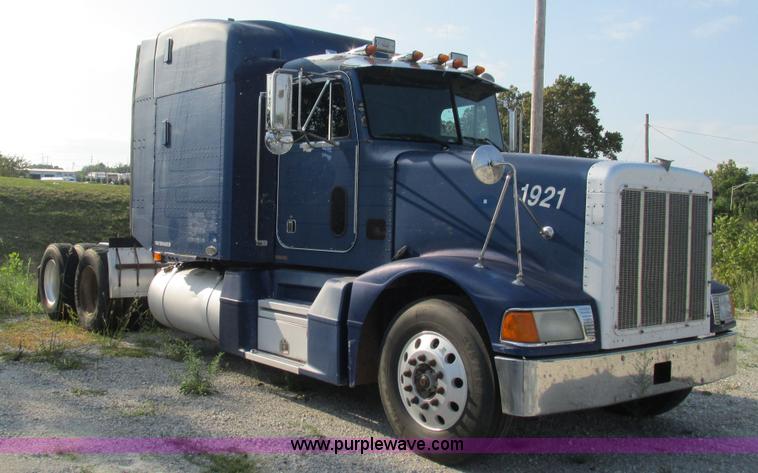 image for item L5265 1998 Peterbilt 377 semi truck