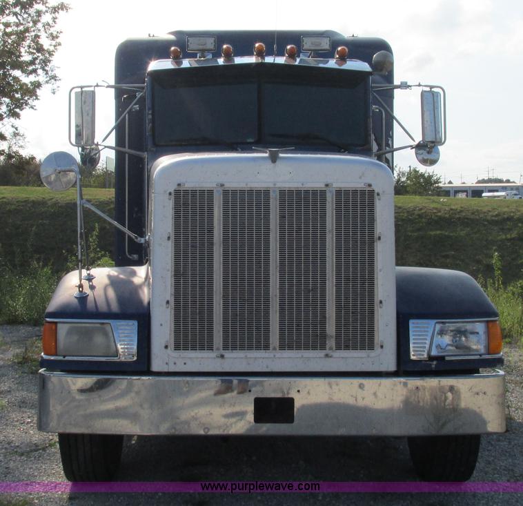 image for item L5265 1998 Peterbilt 377 semi truck