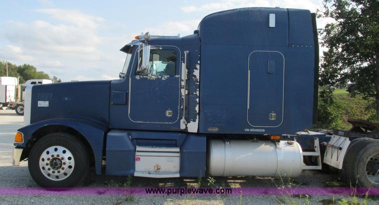 image for item L5265 1998 Peterbilt 377 semi truck