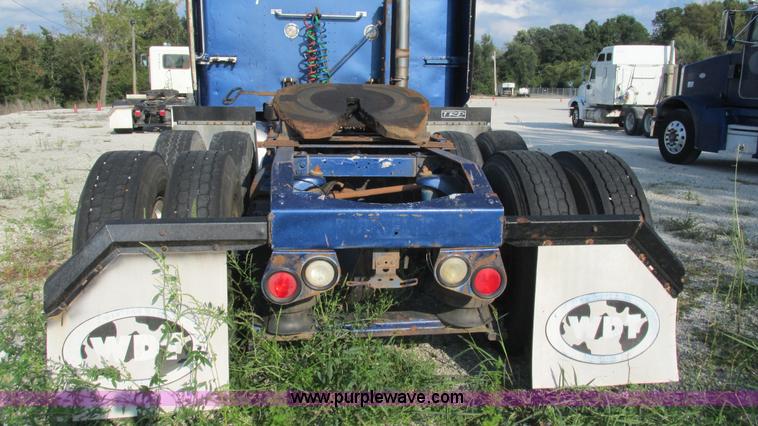 image for item L5265 1998 Peterbilt 377 semi truck