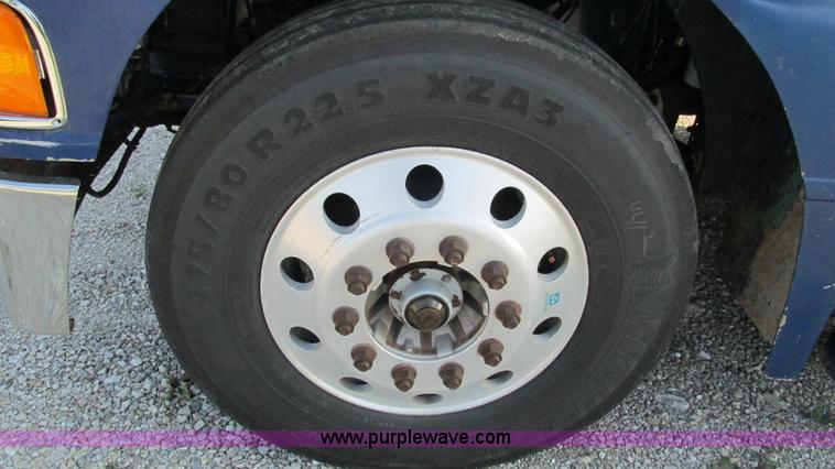 image for item L5265 1998 Peterbilt 377 semi truck