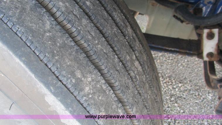 image for item L5265 1998 Peterbilt 377 semi truck