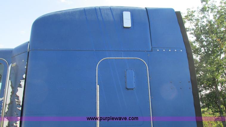 image for item L5265 1998 Peterbilt 377 semi truck