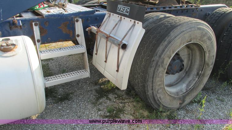 image for item L5265 1998 Peterbilt 377 semi truck