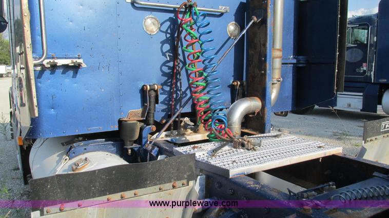 image for item L5265 1998 Peterbilt 377 semi truck